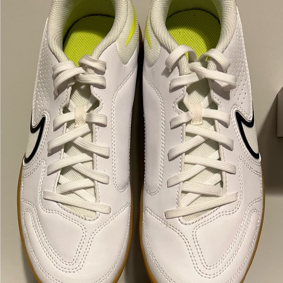 Nike Tiempo Indoor Soccer Shoes - Picture 2 of 8